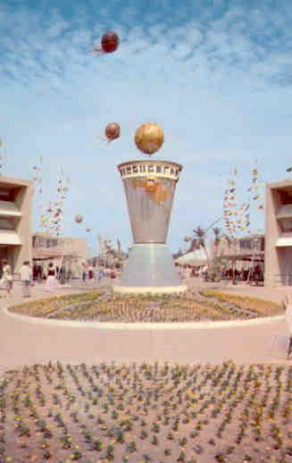 Anaheim, Disneyland’s “Clock of the World” in Tomorrowland