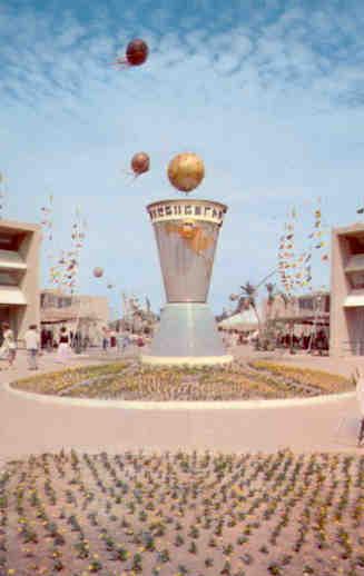 Clock of the World, Tomorrowland at Anaheim Disneyland (USA)