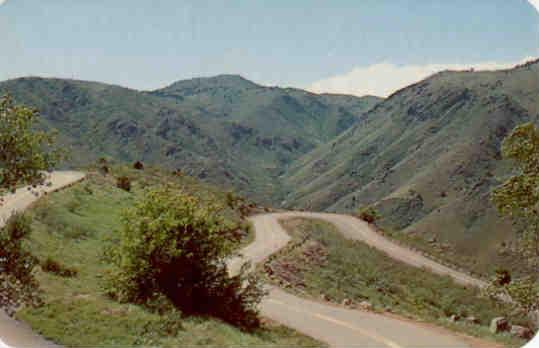 Double hairpins on road to Lookout Mountain