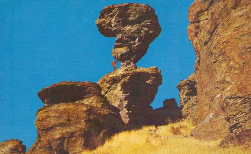Castleford, Balanced Rock