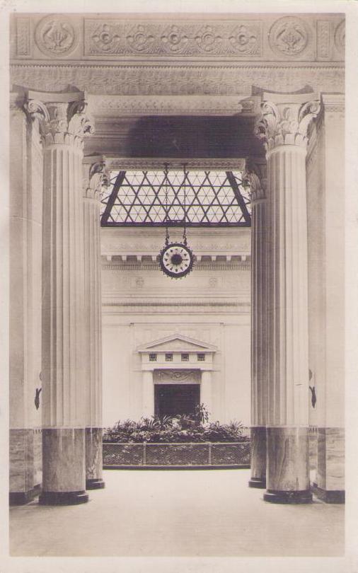 Chicago, The John G. Shedd Aquarium, Grant Park – Central archway and aquatic clock