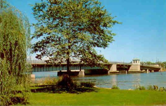 Oshkosh, Wisconsin Avenue Bridge