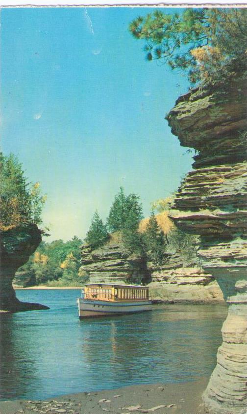 Wisconsin Dells, Lovers’ Lane at Lone Rock