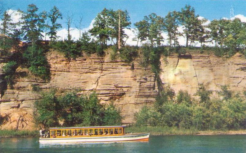 Wisconsin Dells, The Cow in the Milk Bottle