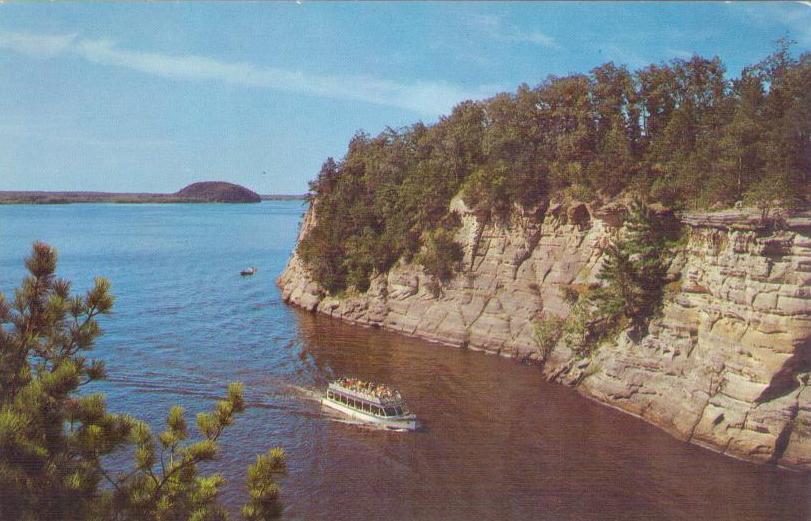 Wisconsin Dells, Majestic Cliffs