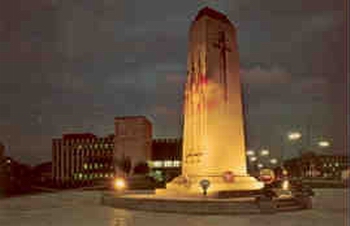Windsor, Cenotaph and City Hall Square
