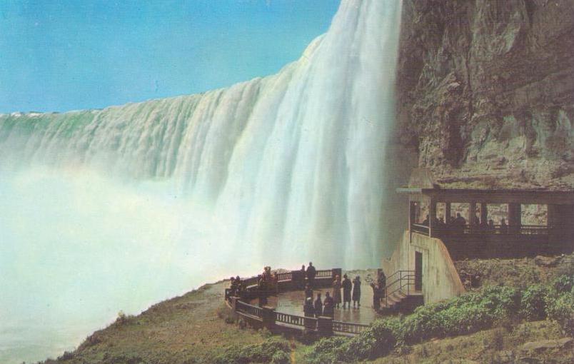 Niagara Falls, Plaza below Horseshoe Falls