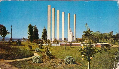 Corrientes, Av. Costanera y monumento a la madre