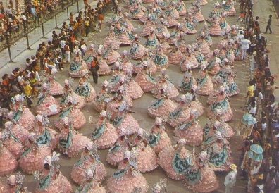 Rio de Janeiro – RJ – Carnaval – Row of Baianas of Mangueira Samba School