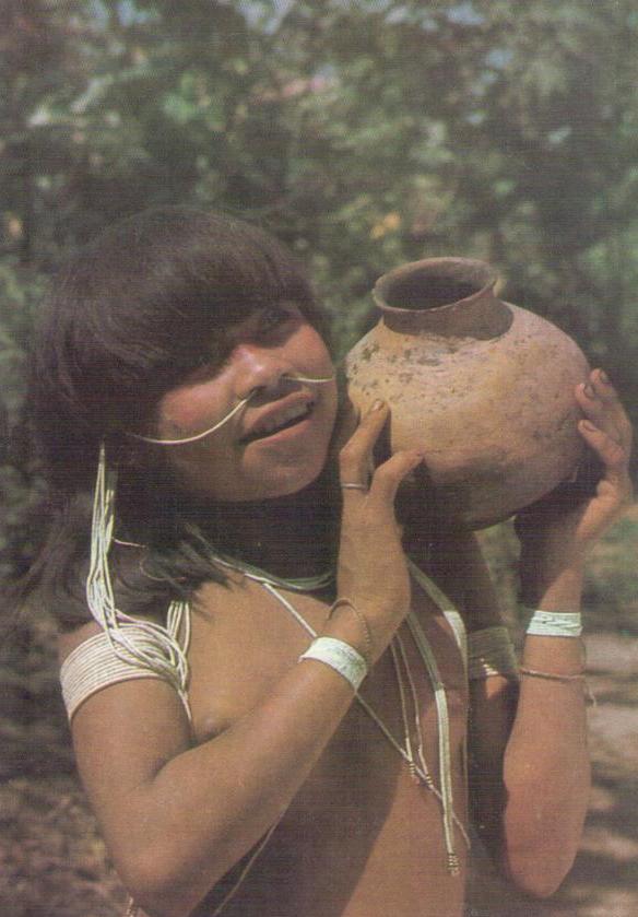 Marubo girl from the Itui River (Amazonas) with a ceramic pot