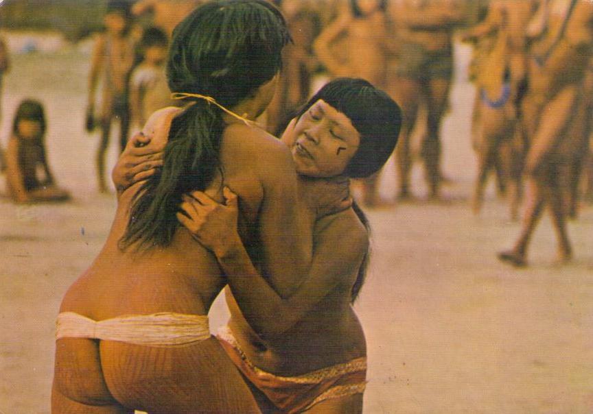 Women fight in the end of the festa do Yamurikuma