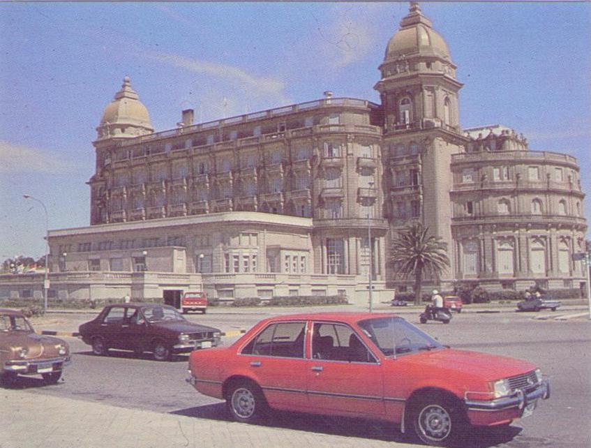 Montevideo, Hotel Casino Carrasco