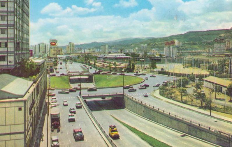 Caracas, Plaza Venezuela y Avenida Lincoln