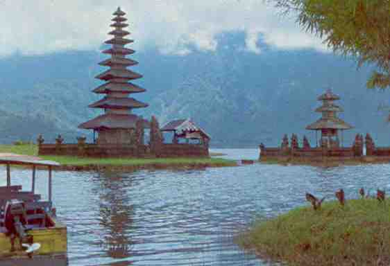 Bali, Bedugul Lake
