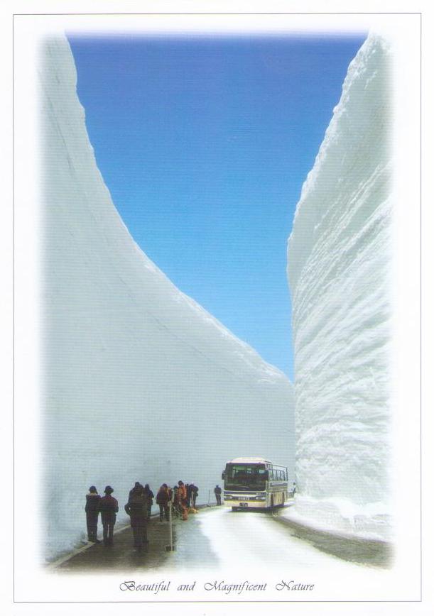 Tateyama – Kurobe Alpine Route – walls of snow