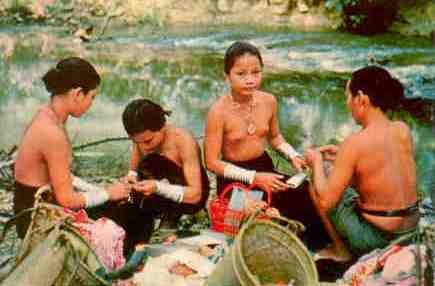 Sarawak, Sea Dayak girls