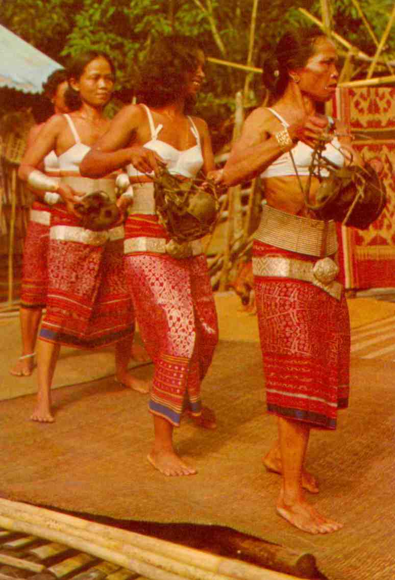 Sarawak, ritual dance with human skulls