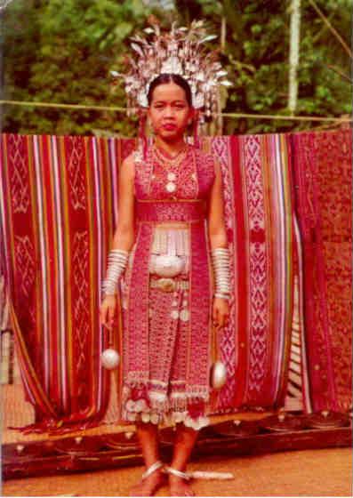 Sarawak, beautiful Dayak girls (sic)