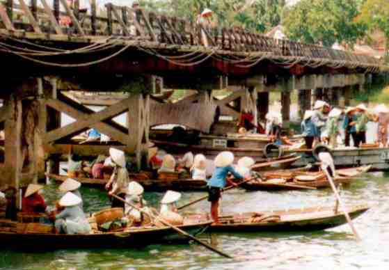 Hoi An, market under bridge