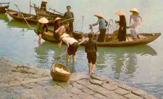 South Vietnamese women unloading boats at Da Nang