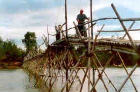 Hoi An, Cam Kim bamboo bridge