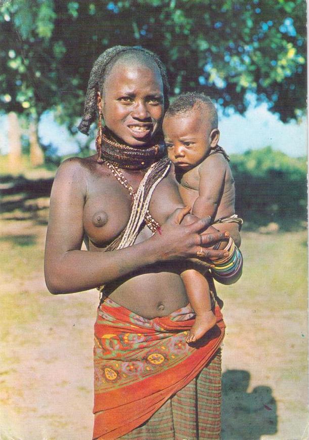 Belezas e Costumes de Angola – woman and baby