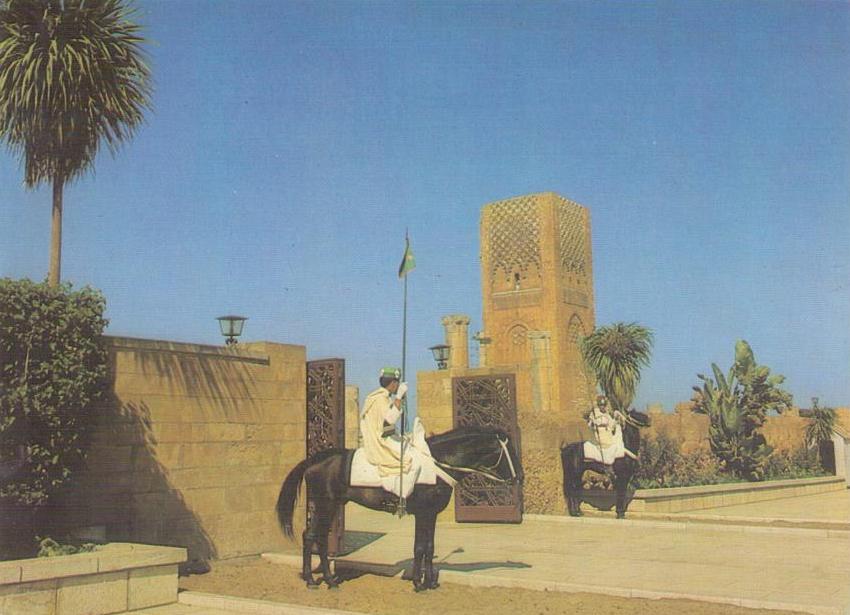 Rabat, L’entree du Mausolee Mohammed V et la Tour Hassan