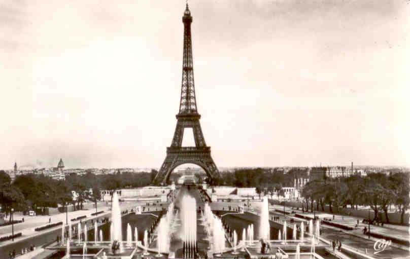 Paris, Les Fontaines du Palais de Chaillot et la Tour Eiffel