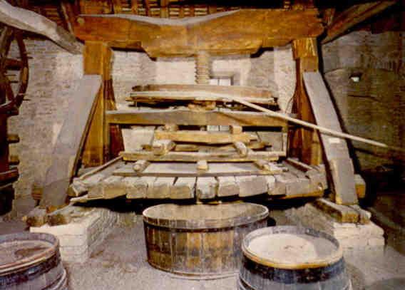 Beaune, Wine Museum, Wine-Press with horizontal wheel