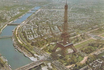 En Survolant Paris (Flying over Paris)