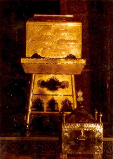 Istanbul, Topkapi Museum, golden case