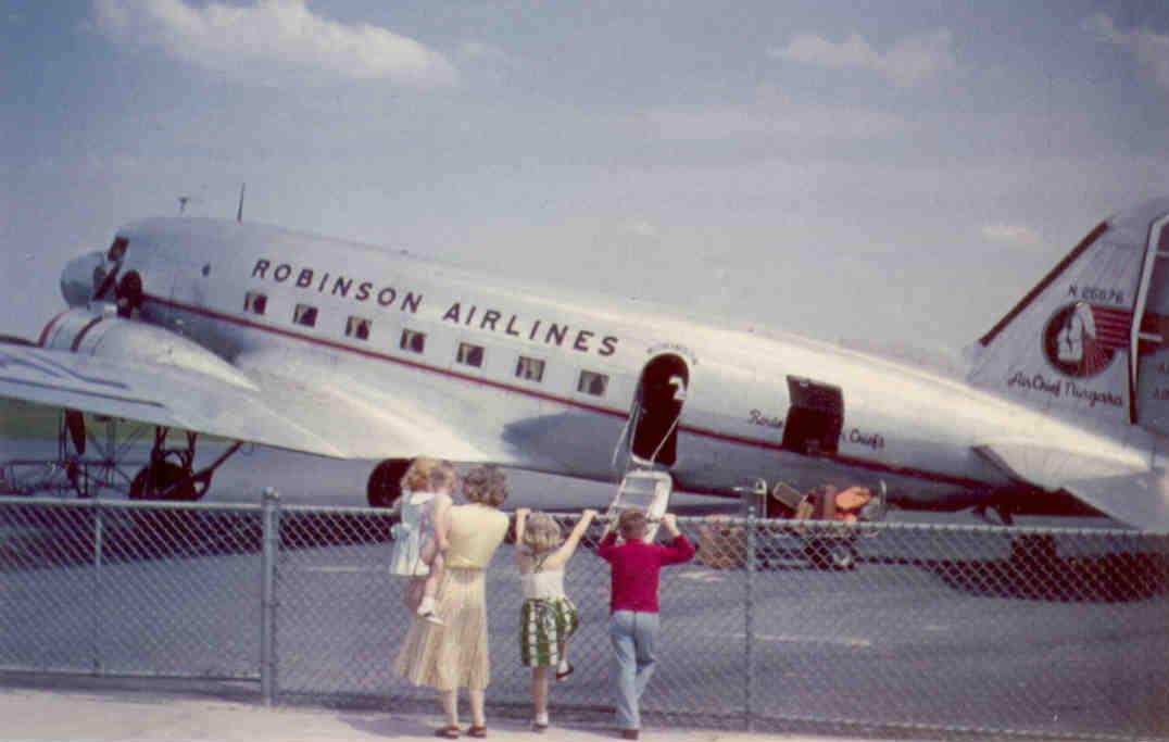 Robinson Airlines, DC-3 (N26876)