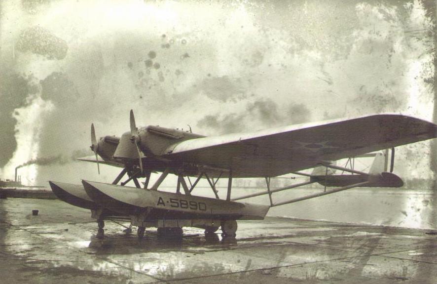 Naval Curtiss bombing plane at Fort McNair (USA)