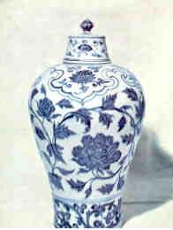 Chinese porcelain, Ming Dynasty Hsuan-teh ware vase for plum blossoms