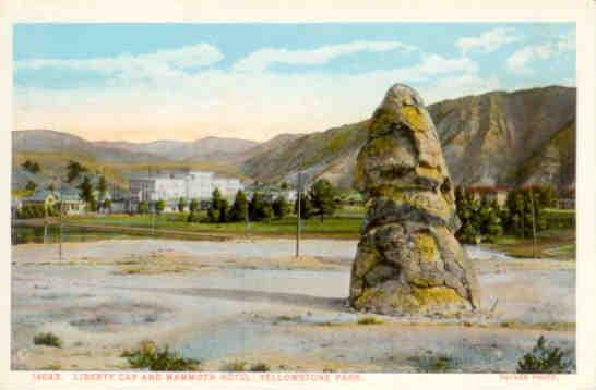 Yellowstone Park, Liberty Cap and Mammoth Hotel (USA)