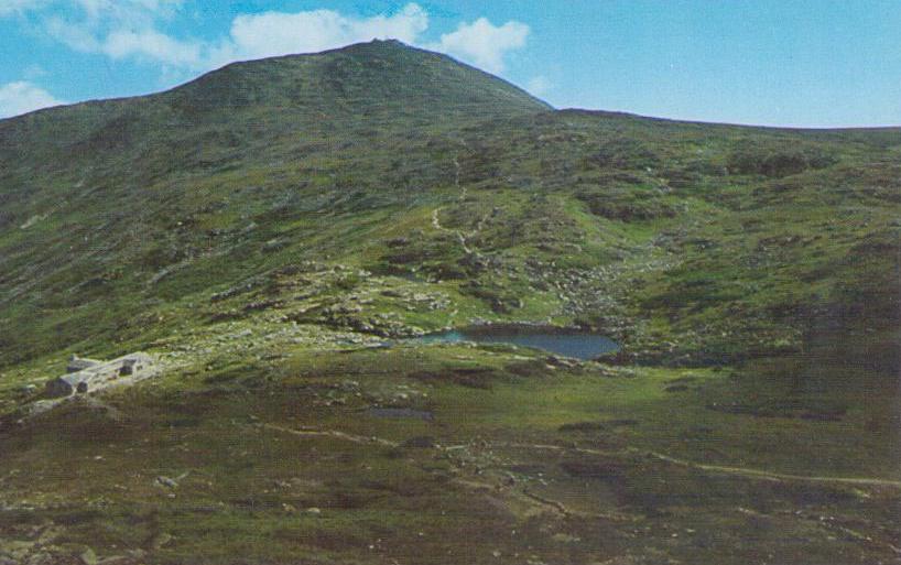 Lake of the Clouds Hut with Mount Washington (New Hampshire, USA)