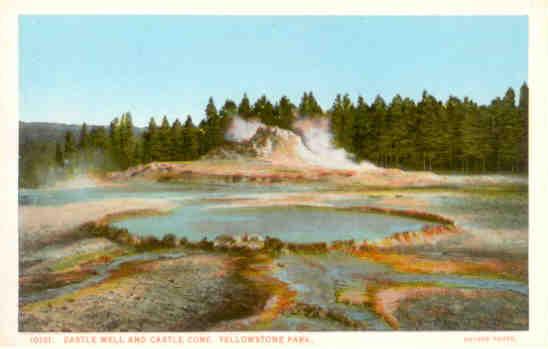 Yellowstone Park, Castle Well and Castle Cone (USA)