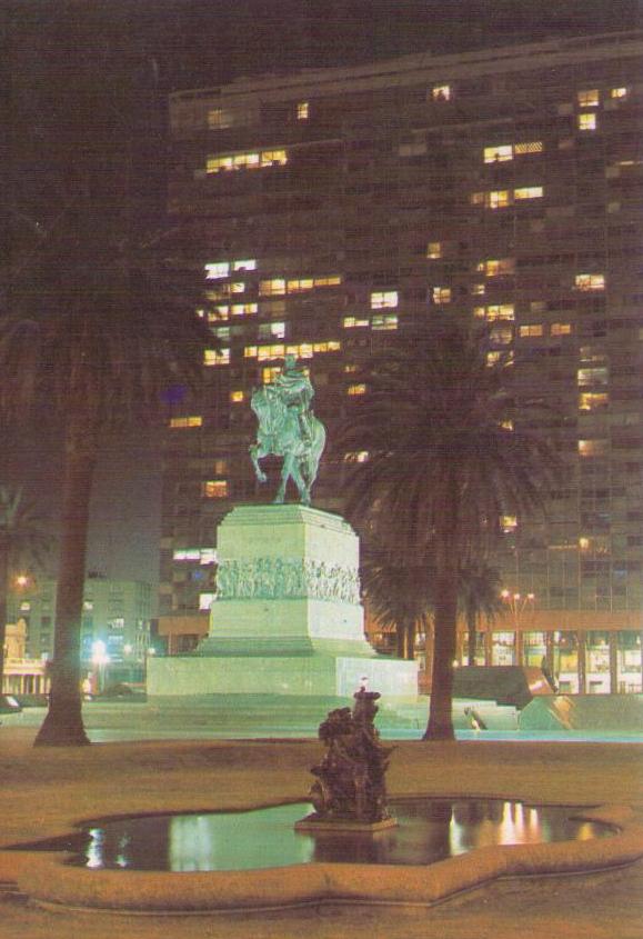 Montevideo, Plaza Independencia, Vista nocturna (Uruguay)