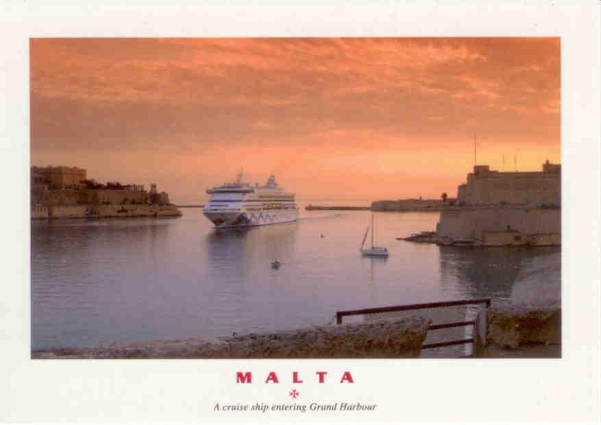 Cruise ship entering Grand Harbour (Malta)