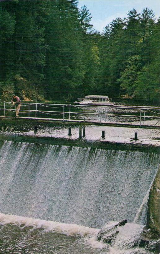 Aquaduck Cruise Tours, Mirror Lake Dam, Wisconsin Dells (USA)