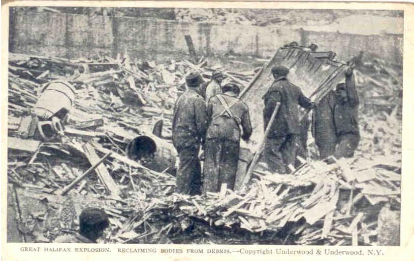 Great Halifax Explosion – Reclaiming bodies from debris (Canada)