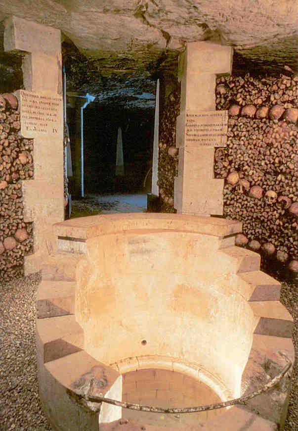 Paris, Catacombs, Fontaine de la Samaritaine (France)