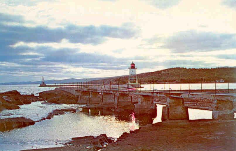 Grand Marais, Light House at Harbor Entrance (Minnesota, USA)