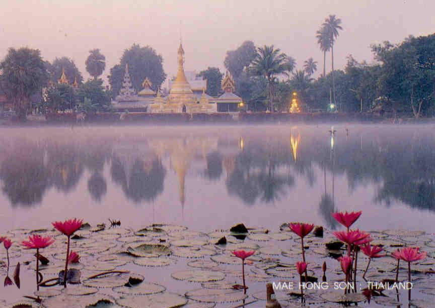 Mae Hong Son, foggy morning at Wat Chong Klang (Thailand)