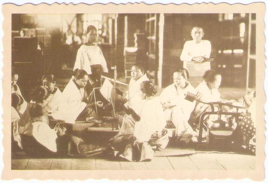 Cigarmakers at the turn of the century (Philippines)