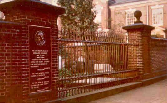 Benjamin Franklin’s Grave and plaque, Philadelphia