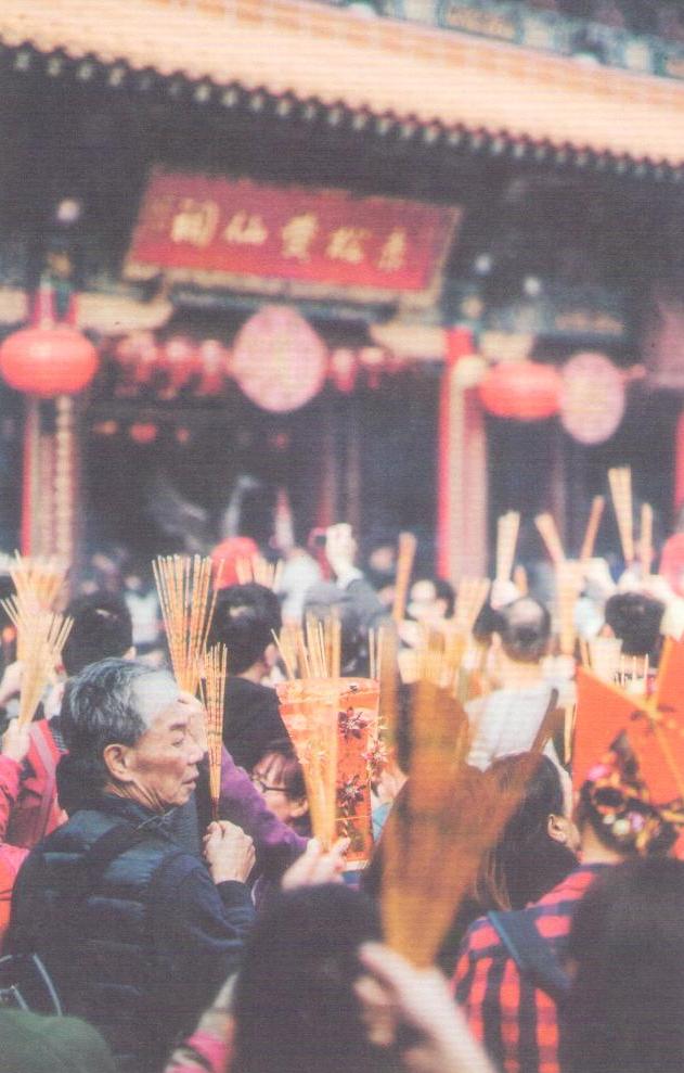 Chinese New Year, sincere prayers (Hong Kong)
