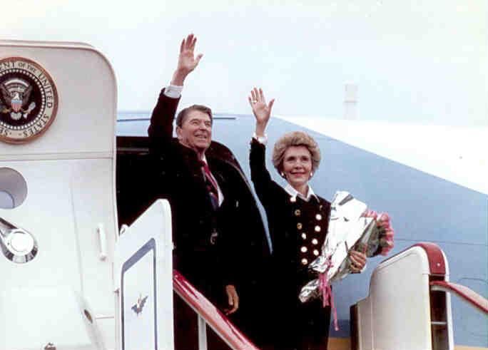Ronald and Nancy Reagan at plane