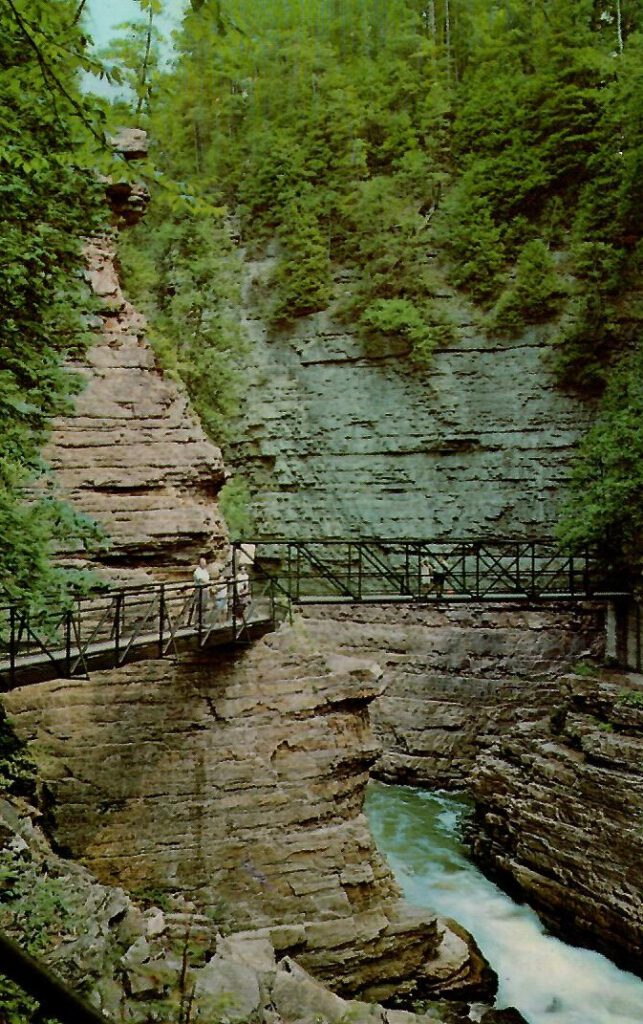 Ausable Chasm, Hydes (sic) Cave Bridge (New York, USA)
