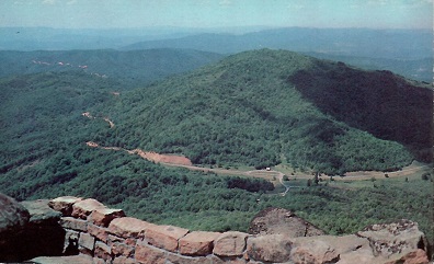 Blue Ridge Parkway from Sharp Tooth (Virginia, USA)
